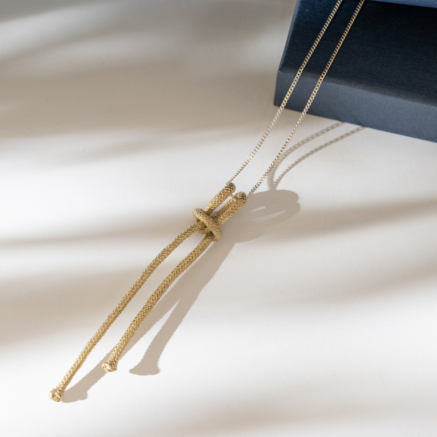 Jewelry nautical knot
